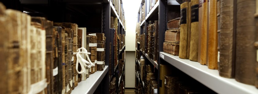 cropped-library-shelves